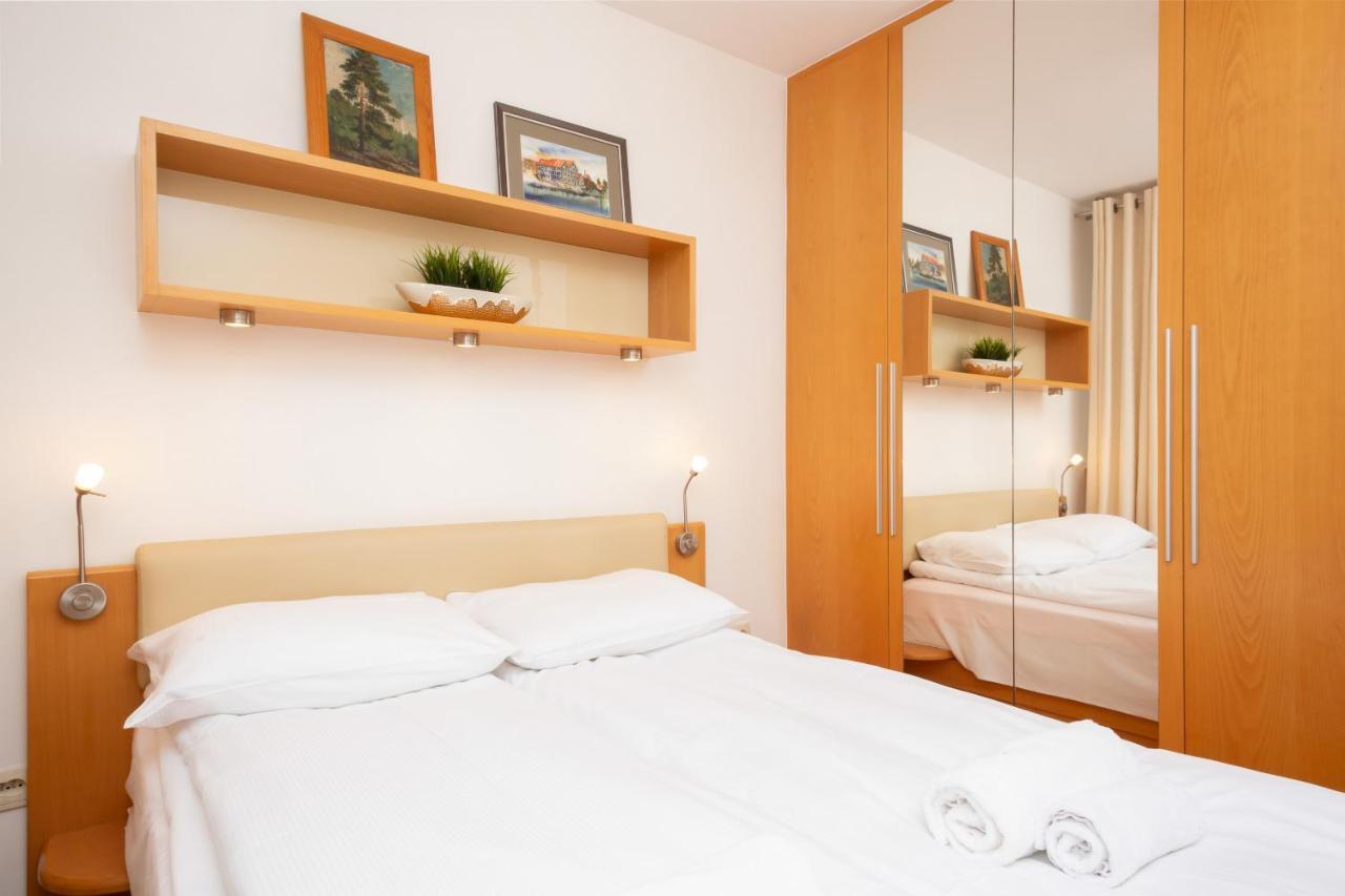 Two-Bedroom Family Apartment Esperanto Next To Klif By Noclegi Renters Варшава Екстериор снимка