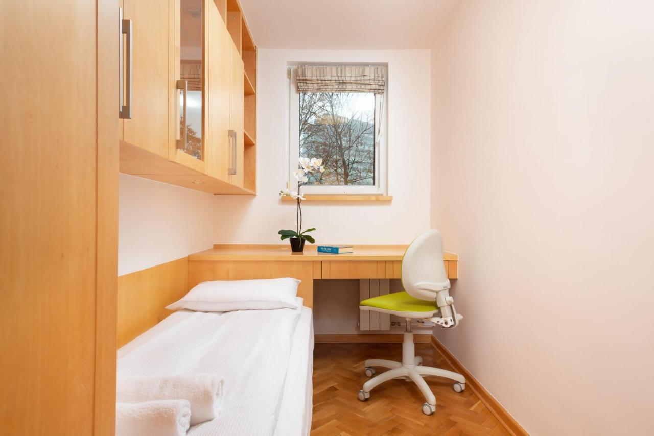 Two-Bedroom Family Apartment Esperanto Next To Klif By Noclegi Renters Варшава Екстериор снимка