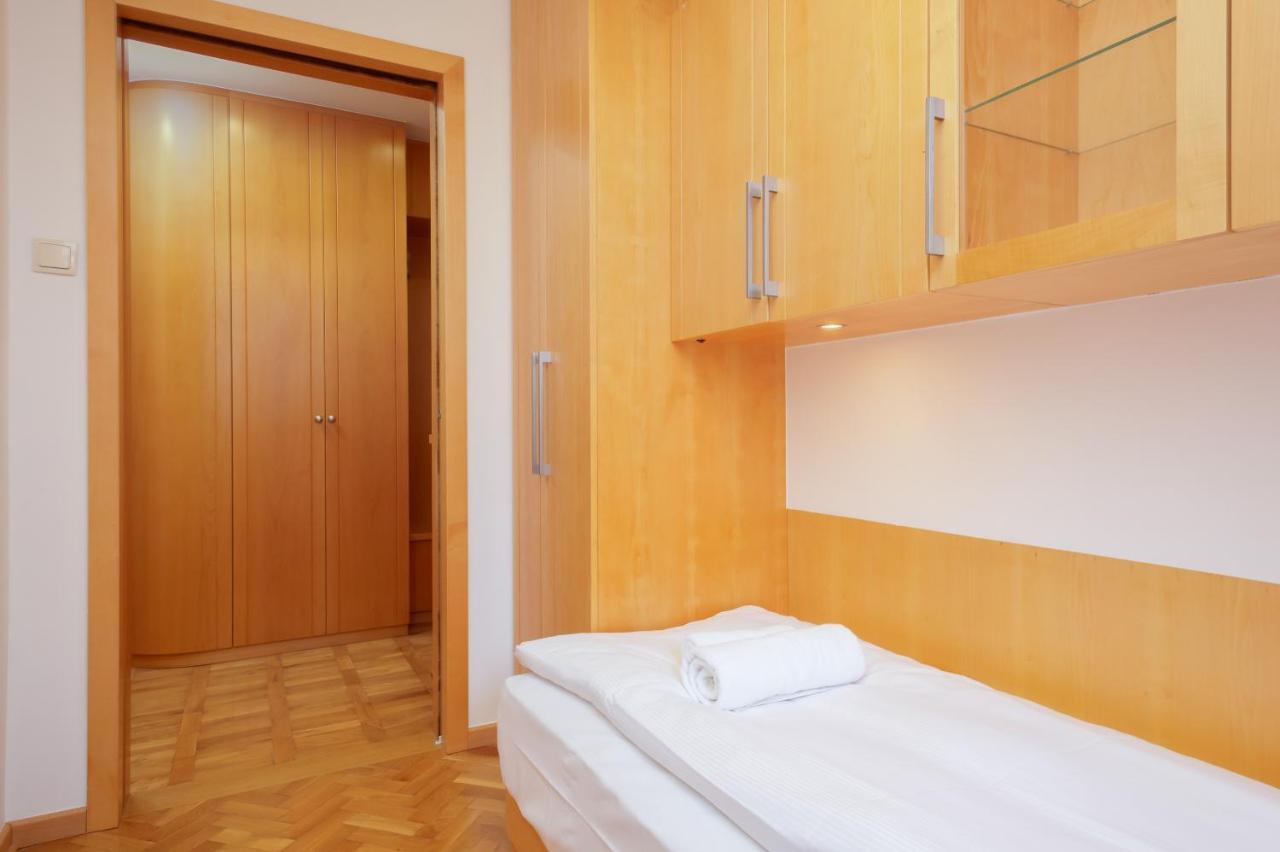 Two-Bedroom Family Apartment Esperanto Next To Klif By Noclegi Renters Варшава Екстериор снимка